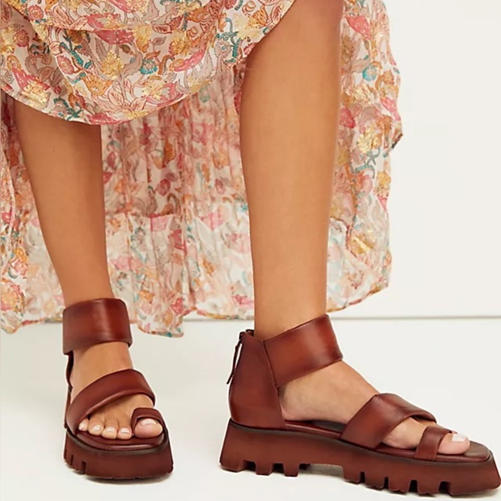 Free People Maddox distressed brown Leather Lug Sole Sandals platform shoes sz 9